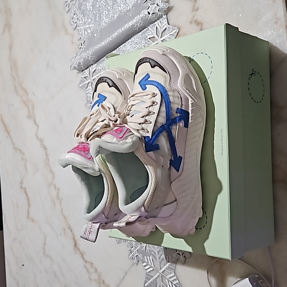 Off-white sneakers - Picture 2 of 4